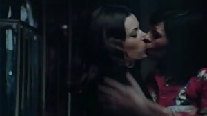 Лесбийско видео със секси romantichno porno Autumn Falls и Sabina Rouge от Mofos